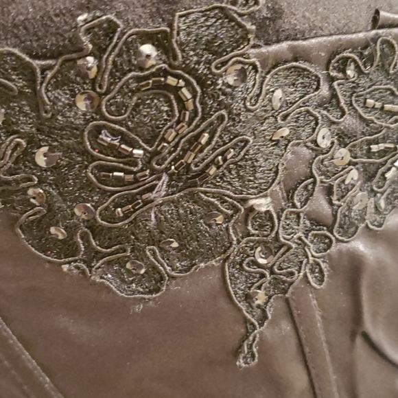 🖤🤍Blk&Wht Satin Formal Sz8🤍🖤 - Picture 9 of 13